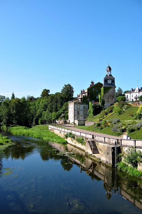 la tour Louis XVI et la rivière Aire